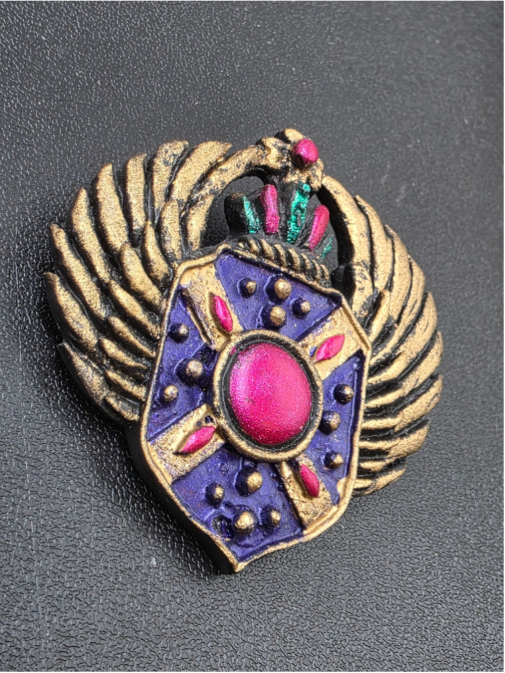 Vintage 1980s Egyptian Revival Winged Shield Brooch – Bold Purple Pink Enamel - Picture 3 of 7